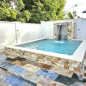 Travelholics Getaways Villa Piarco